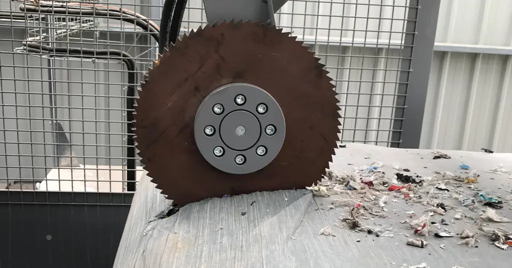 On Image: Bale Opener opening RDF bale